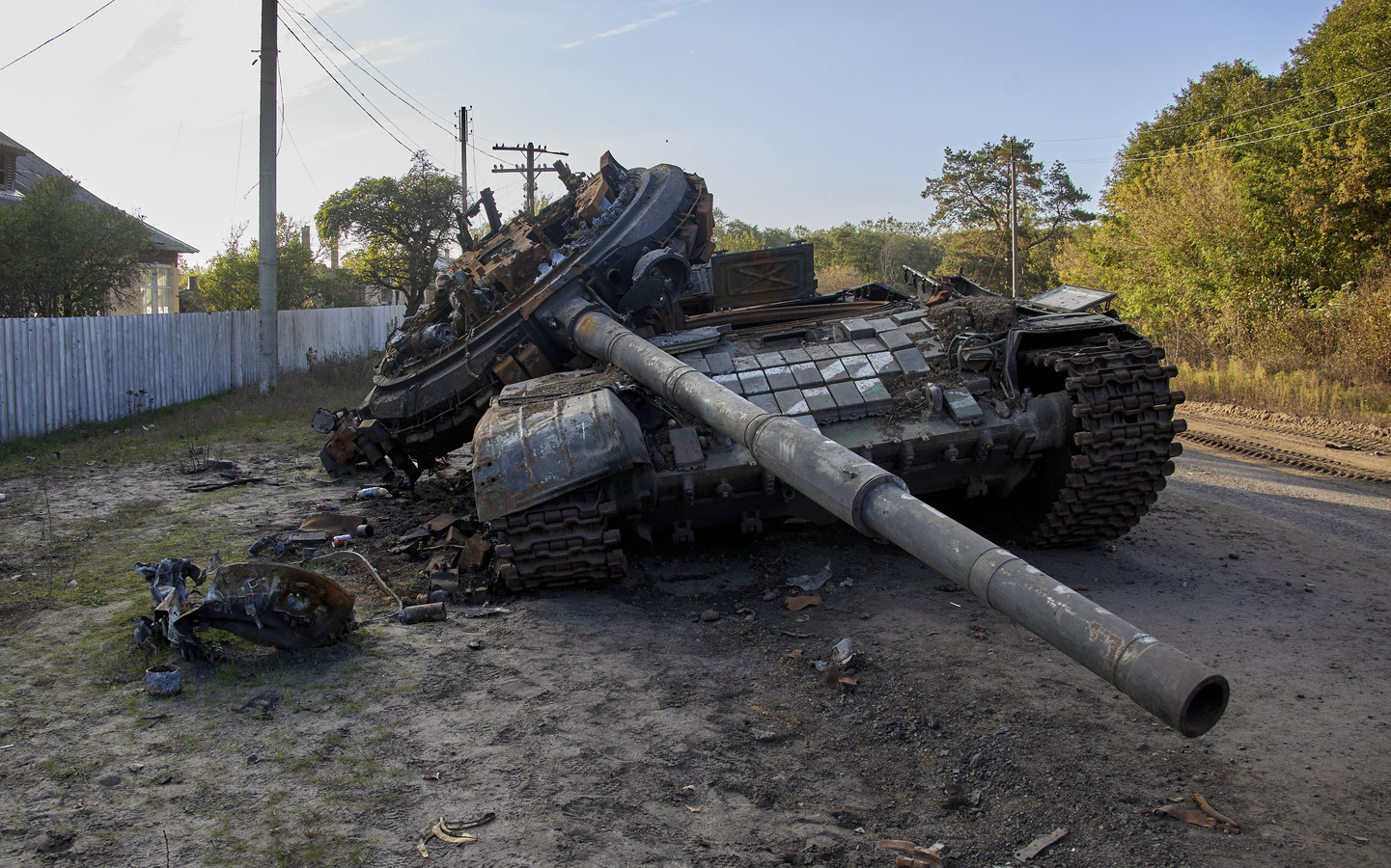 Een verwoeste tank van het Russische leger