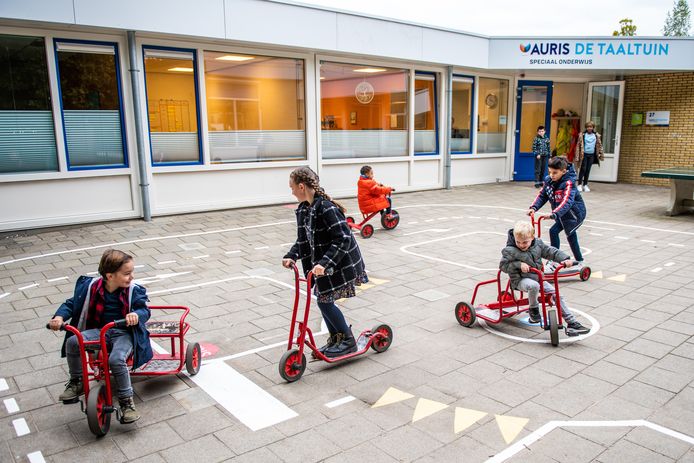 zebrapad-haaientanden-op-dit-speciale-schoolplein-leren-kinderen