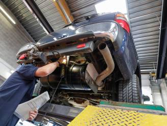 Politie onderzoekt incident tussen klant en medewerker in autokeuring 