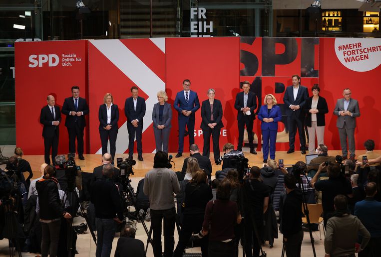 Chancellor Olaf Scholz (left), with SPD members in his cabinet.  Image Getty Images