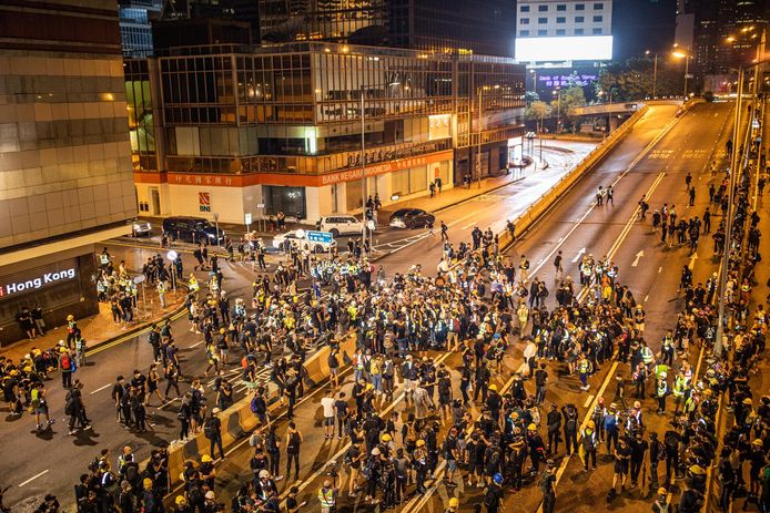 Gisteren liepen er volgens de organisatoren 1,7 miljoen mensen mee in een vredevolle mars in Hongkong.