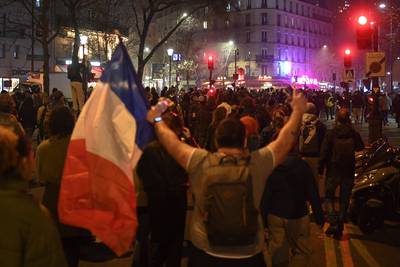 Franse politie treedt op tegen betogers bij massale pensioenprotesten, ruim tachtig arrestaties in Parijs