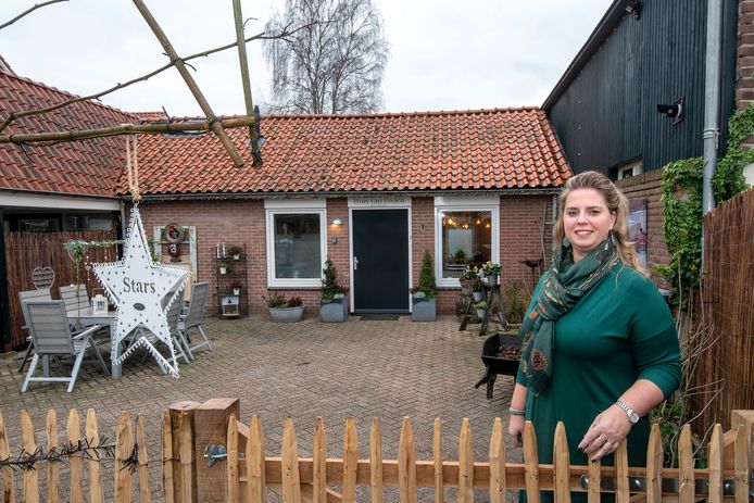 De voormalige boerderij van verzetsheld Jan Peelen wordt een Bed & Breakfast. Eigenaresse Myrna Rook wil zijn verhaal levend houden.