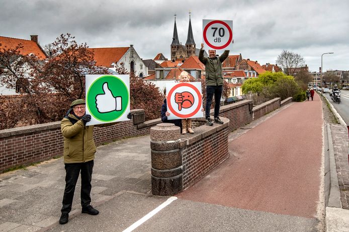 Beeld van een protest van bewoners eerder dit jaar tegen geluidsoverlast van motoren.
