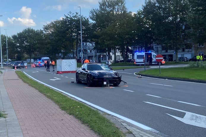 De fietser werd aangereden door een Porsche in de Elisabethlaan in Oostende.