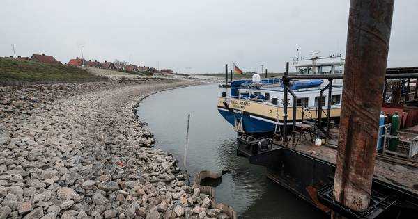Schipper moet alert zijn op Rijn: ‘Eerste keer dat ik zoiets meemaak’