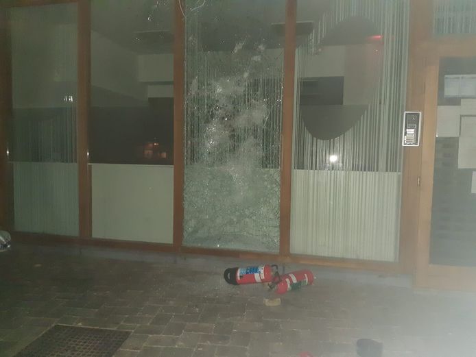 Het raam bij kribbe Nieuwkinderland werd ingeslagen.