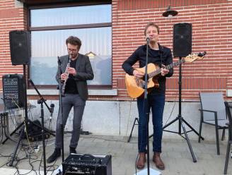 Voskov sluit Vinylclub aan café De Kastaar in stijl af: “Na de zomer zijn we terug van de partij”