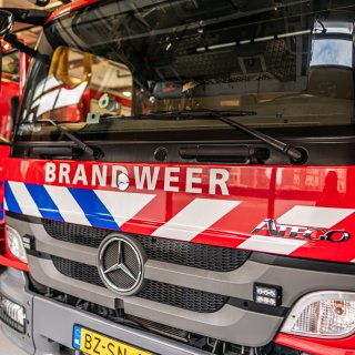 Large fire on Willem de Zwijgerlaan in Amsterdam-West extinguished