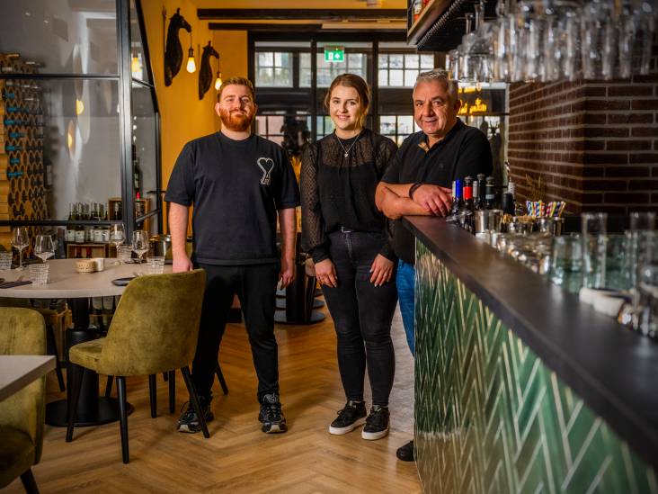 Niet iedereen is dol op eten delen, maar dat doet niets af aan de belangstelling voor dit Griekse restaurant