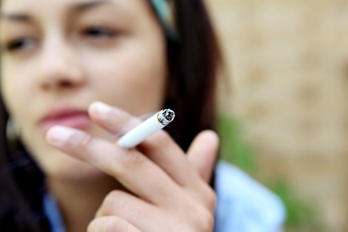 De overheid kan maatregelen nemen zodat jongeren in bepaalde wijken niet gemakkelijk aan sigaretten kunnen komen.