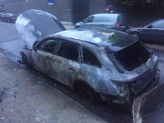 Audi A4 van bekende drugscrimineel brandt uit in Borgerhout