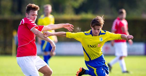 Spelersgroep Emplina schaart zich na flitshuwelijk achter vertrokken Van de Ven - BD.nl