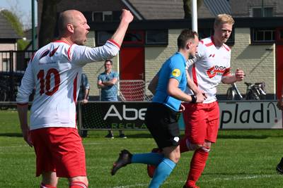 Oud-prof Rik Renirie nestelt zich met hattrick in top van topscorersklassement