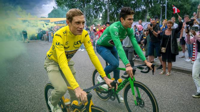 Smaakmakers Jonas Vingegaard en Wout van Aert feestelijk onthaald op hoofdkantoor van Jumbo