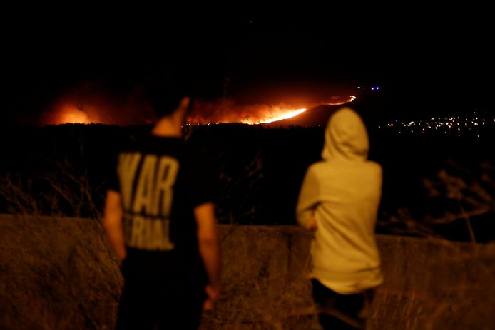 People watch a fire in Sintra mountain, Portugal October 7, 2018. REUTERS/Pedro Nunes