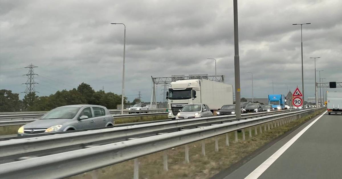 A1 loopt vast na ongeval bij werkzaamheden Apeldoorn: aanschuiven vanaf Bathmen.