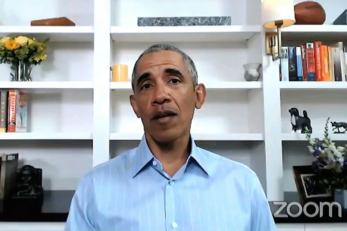 Barack Obama tijdens het livestream event vanuit zijn huis in Chicago.