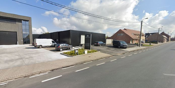 Een aantal bewoners uit de Brugsestraat in Hulste die nu uitzicht hebben op landbouwgrond, zullen dat uitzicht binnenkort kwijt zijn. De stad Harelbeke wil een planologische ruil uitvoeren: een perceel landbouwgrond in Hulste wordt industriegrond, een perceel in Bavikhove maakt de omgekeerde beweging. “Dit is in het algemeen belang, maar ik heb er zeker begrip voor dat niet iedereen hier blij mee is”, zegt schepen David Vandekerckhove (Groen).
