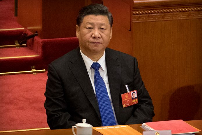 De herkozen Chinese president Xi Jinping tijdens een plenaire vergadering van China's National People's Congress (NPC) in Beijing, eerder vandaag. Premier Li Keqiang, de nummer twee van de Communistische Partij, werd er opnieuw beëdigd voor vijf jaar.