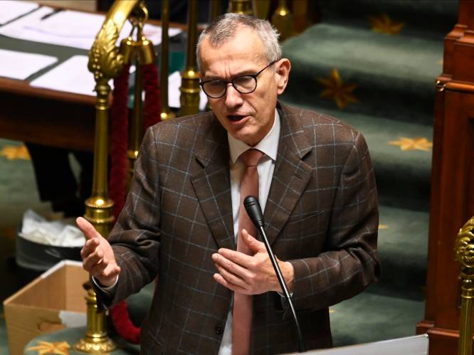 Vandenbroucke: “Zelfde coronamaatregelen tijdens feestdagen, en mogelijk verstrengingen als er omikrongolf komt” 