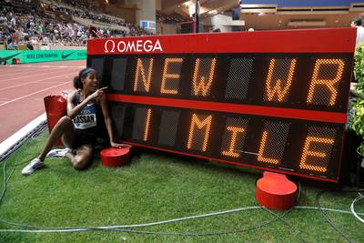 Indrukwekkende Sifan Hassan uit Arnhem verbetert 23 jaar oud wereldrecord op Engelse mijl