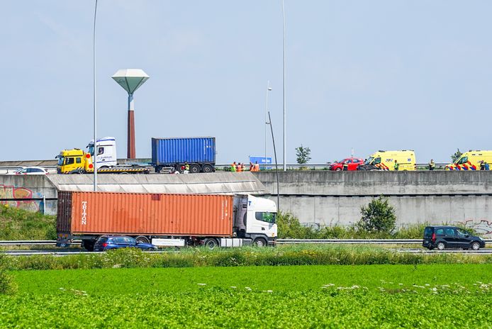 Auto ondersteboven op A58 bij Eindhoven