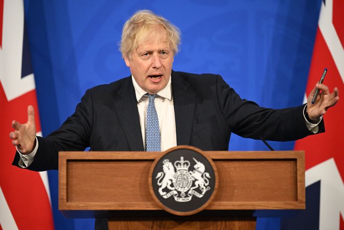 Premier Boris Johnson op een persconferentie na publicatie van het rapport.