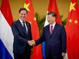 De G20-top in Bali in november 2022: premier Rutte schudt de hand van de Xi Jinping, president van China.
