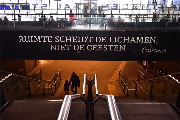 De stationshal van Rotterdam Centraal.  Beeld Marcel van den Bergh / de Volkskrant