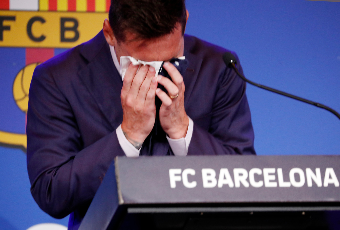 Lionel Messi barst in tranen uit tijdens persconferentie ...