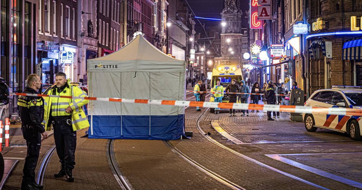 Scooterrijder op de vlucht na dodelijke aanrijding in Amsterdam.