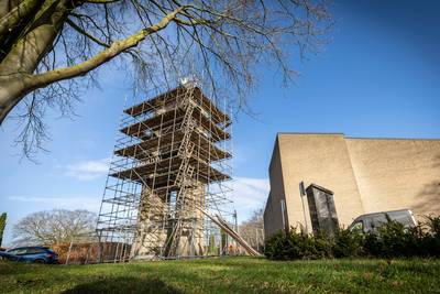 Weerselo kan paar maanden uitslapen, want de klokkentoren wordt opgeknapt: ‘Renovatie hard nodig’