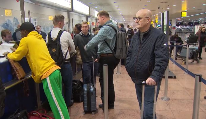 Reizigers werden gisteren op de hoogte gebracht, waardoor het aantal reizigers dat vandaag strandde beperkt bleef. Maar zij die toch aan de balie van Brussels Airlines stonden vanmorgen, waren wel erg boos.