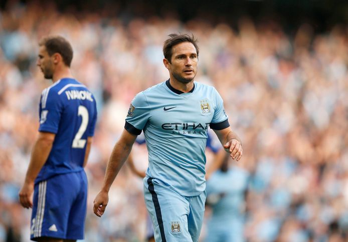 Frank Lampard scoort tegen Chelsea, maar juicht niet.