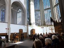 Kerk in Doesburg komt met ludieke actie na wegvallen subsidie: adopteer glas-in-loodraampjes