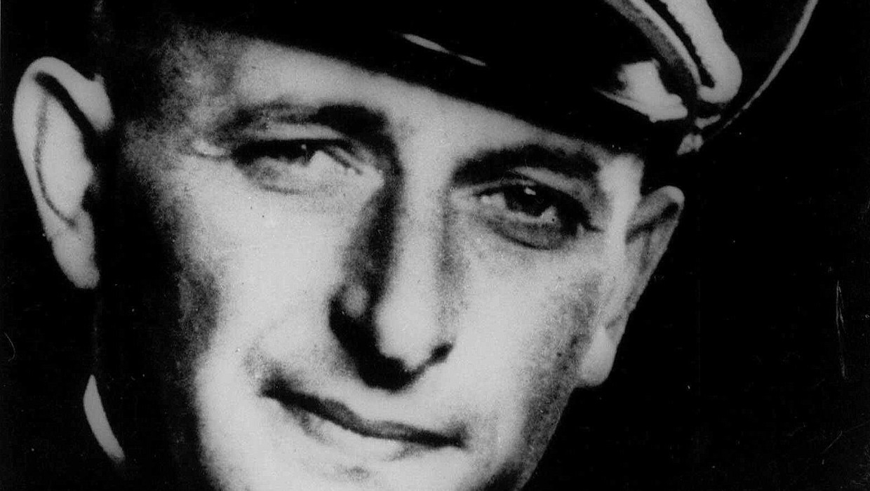 Adolf Eichmann in zijn SS-uniform. Beeld AP