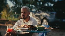 Zwangere Guy eerlijk over zijn strijd met alcohol in Sergio in Italië