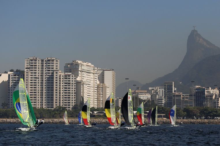 De Olympische gedachte drijft elke dag een beetje verder weg van de kust van Rio. Beeld Photo News