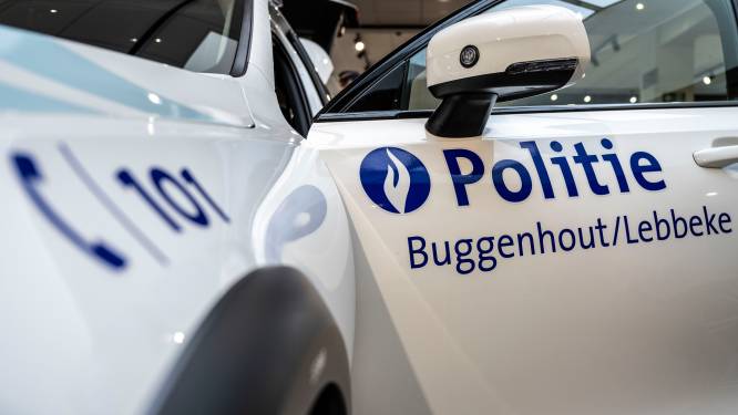 Politiezone trekt 25 rijbewijzen in van bestuurders die gsm gebruiken achter het stuur 