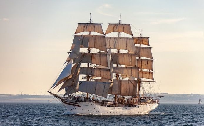 Dit imposante zeilschip ligt in de Scheveningse haven | Den Haag | AD.nl