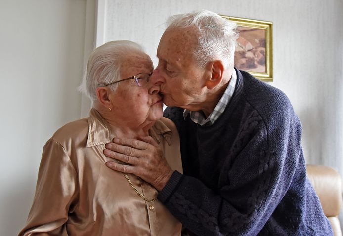 Ongebruikt 70 jaar getrouwd op Valentijnsdag: dit is het geheim van Co en Lea JI-98