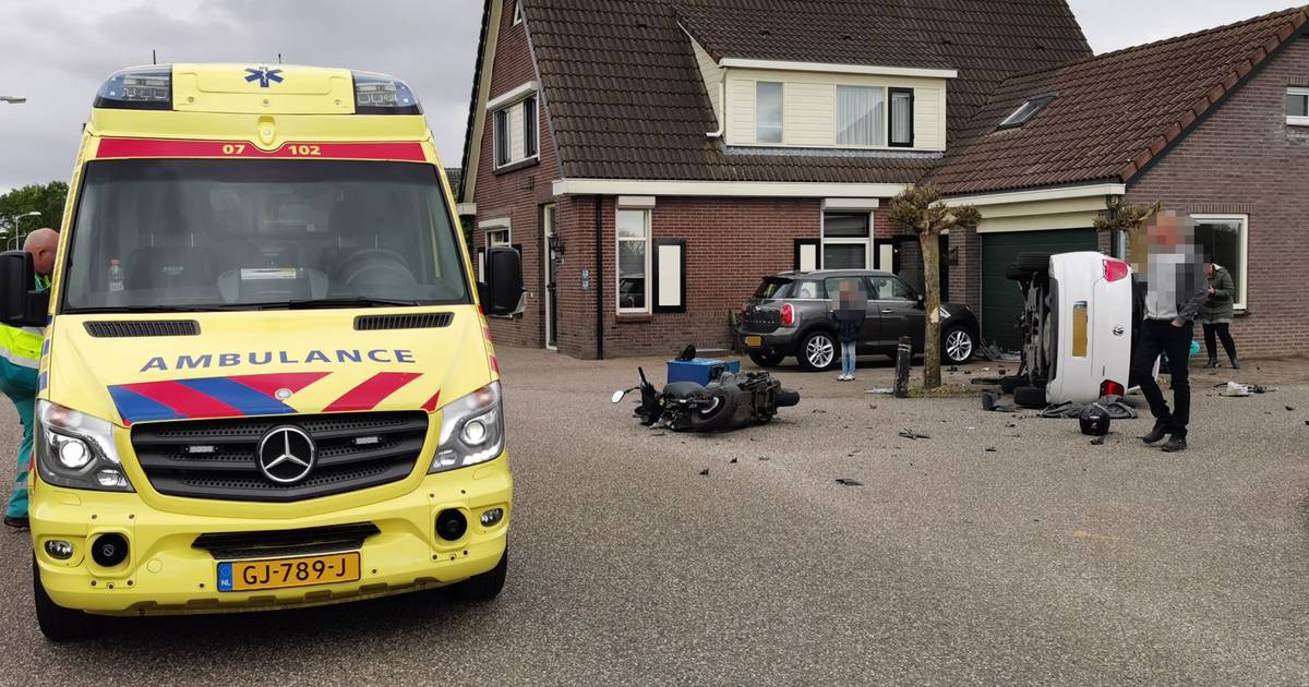 Flinke blikschade na botsing auto en maaltijdbezorger in Didam.