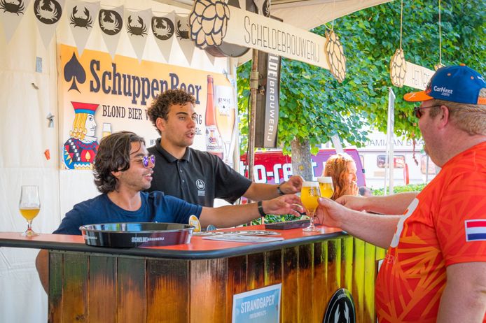 Het bierfestival Hop over de Grens van De Ronde Tafel 195 Taxandria steunt dit jaar het Bouwerscollectief en de Vic & Maud Foundation.