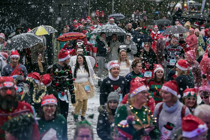 Weekendbeeld: de Ugly sweater run in het Vondelpark ...