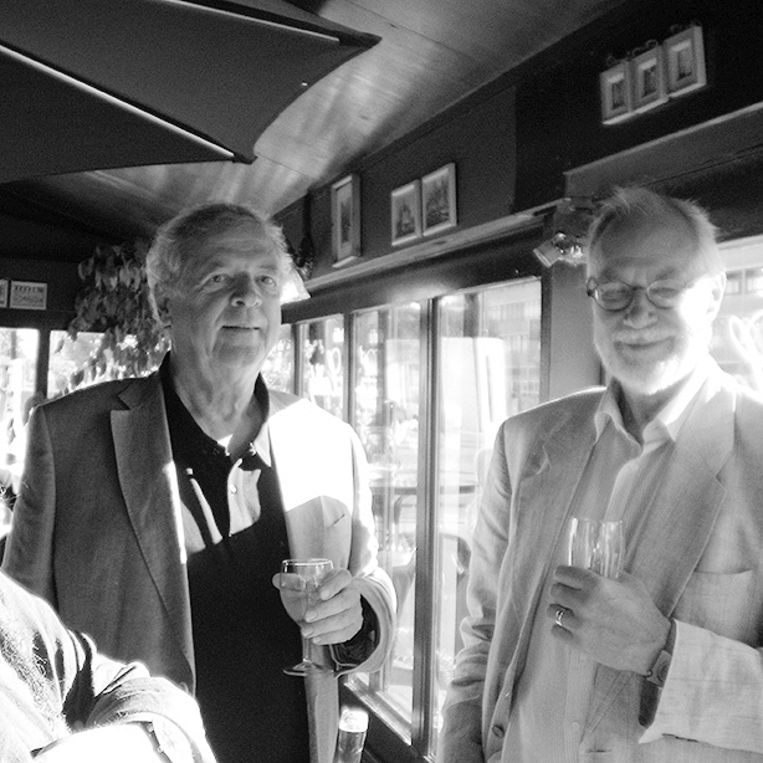 Robbert Keegel (links) op een bijeenkomst in 2013 met oud-collega's. Beeld Privéfoto