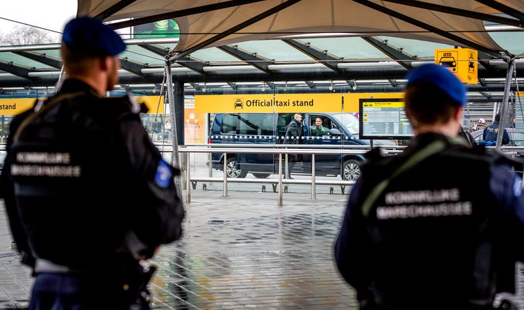 Door Turkije uitgezette Syriëganger aangehouden op Schiphol