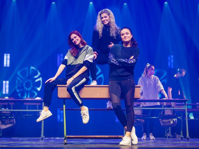 Achter de schermen bij K3, waar Julia zich opmaakt voor eerste show: “Even paniek toen ik positief testte”