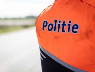 Twee auto’s botsen in Oudsbergen: Man (23) gewond
