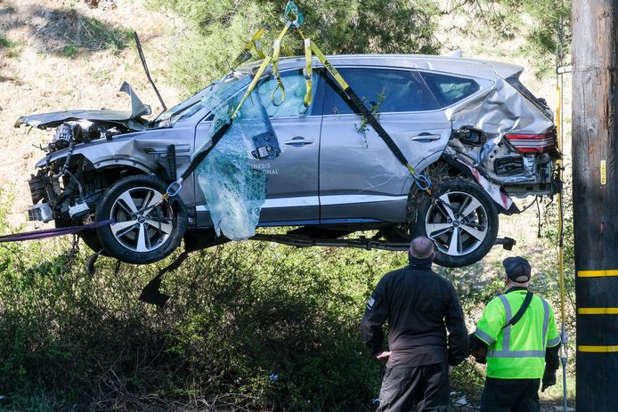 Van de auto van Tiger Woods was na het ongeluk weinig meer over.